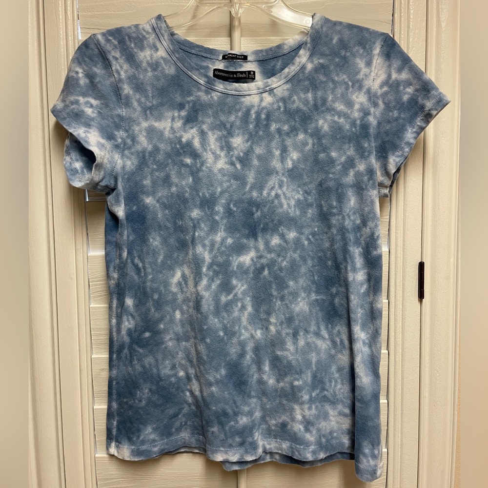 Abercrombie Blue Tie-Dye Short Sleeve Tee - Size M